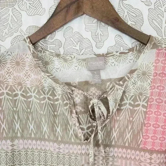 Chico's printed Women's Chiffon Blouse Keyhole Size 1/M - Picture 3 of 8